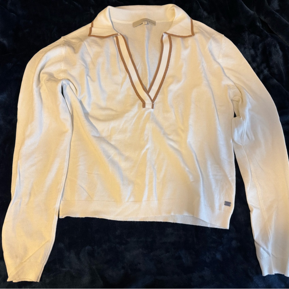 Chic V-Neck Sweater in Cream and Brown